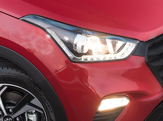 Faróis com detalhe preto brilhante - Creta Sport